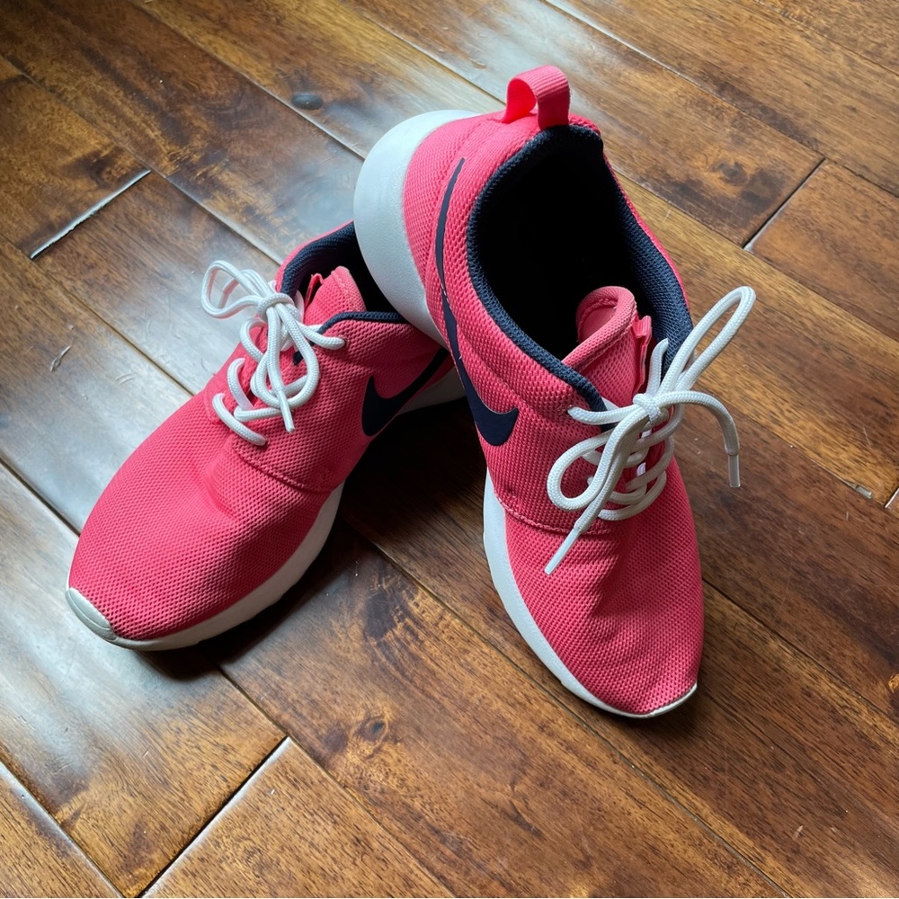 Women’s NIKE Running Shoes Coral Sz 8 - Picture 5 of 6